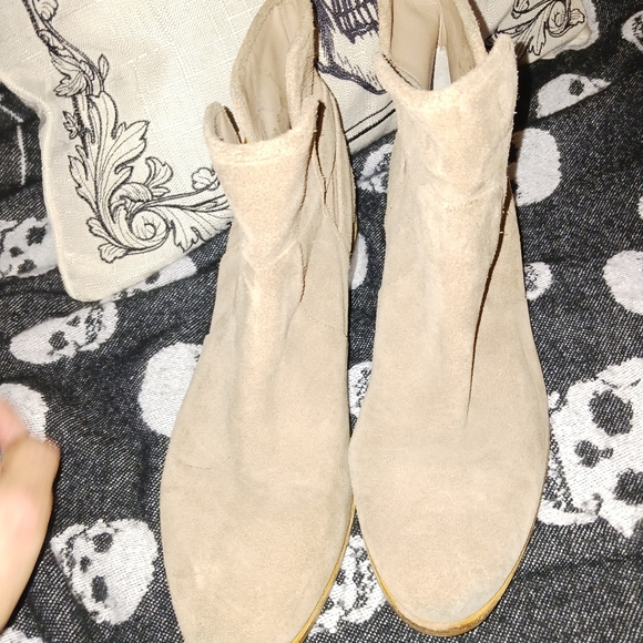 Michael Kors Buck suede tan ankle boots size 9.5 excellent condition - Picture 2 of 9
